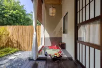 courtyard of chinoiserie Hotel - Balcony