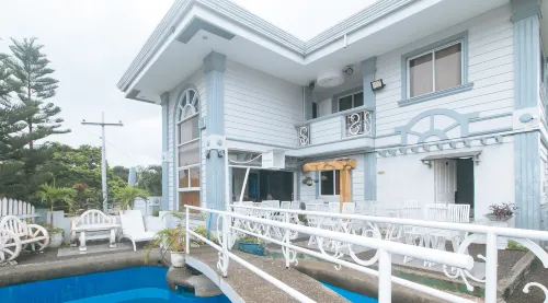 RedDoorz Premium @ THE GRAND PENINSULA SUITES Hotels in Balanga