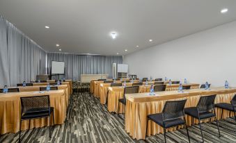 Chonpines Hotel (Yancheng Airport)