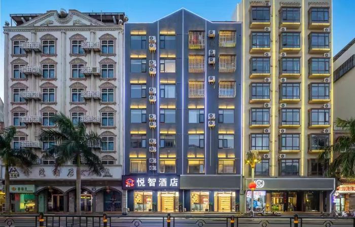 Yuezhi Hotel (Lingao Fuluo Plaza)