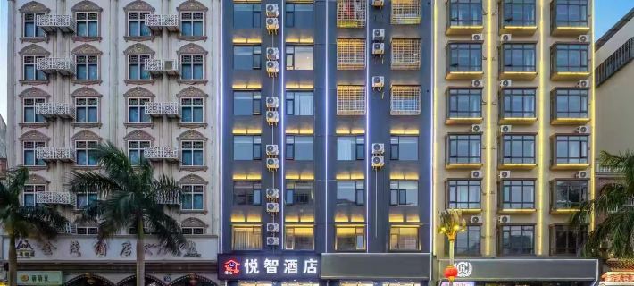 Yuezhi Hotel (Lingao Fuluo Plaza) Hotéis em Condado de Lingao