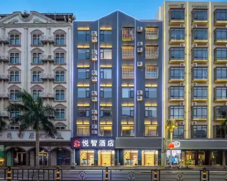 Yuezhi Hotel (Lingao Fuluo Plaza) Hotels in Lingao