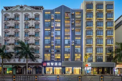 Yuezhi Hotel (Lingao Fuluo Plaza) Hotels in Lingao