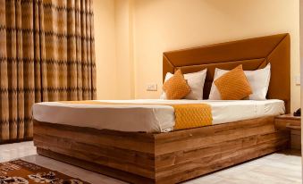 Hotel GoodLuck House Near Delhi airport