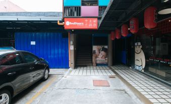 RedDoorz near Fishermall Quezon City