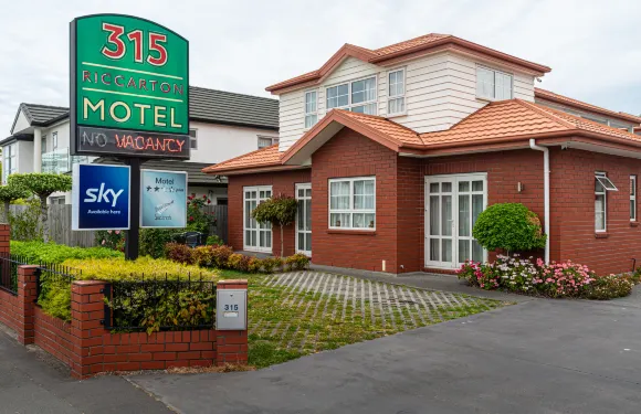 瑞卡頓315號汽車旅館