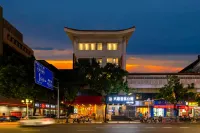 Live Hotel (Jiangmen 33rd Market Street Donghu Park Branch) Hotels near Qimingli Lane