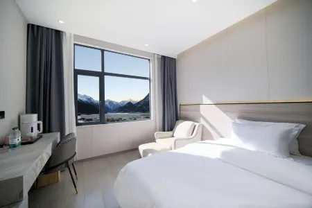 Baiyi Fuoxi Hotel (Basuran Wuhu Branch) Отели рядом с достопримечательностью «Ranwu Lake International Self-Driving Campground»