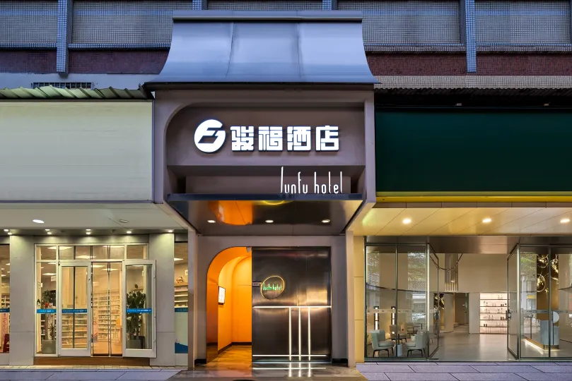 Qifu Hotel (Guangzhou R&F Haizhucheng Jiangnanxi Metro Station)