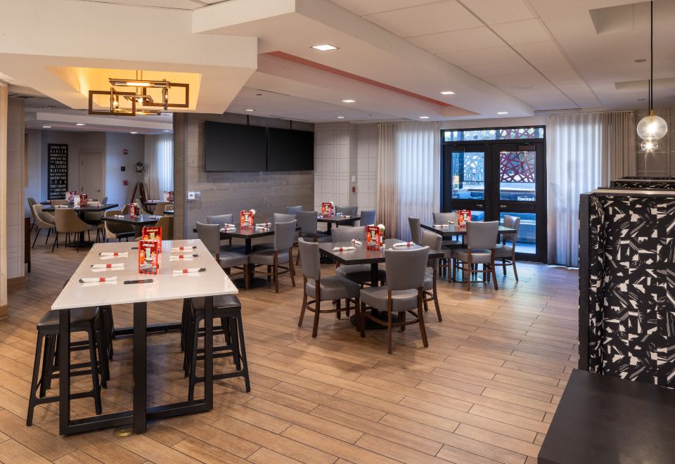 2. 힐튼 가든 인 ..