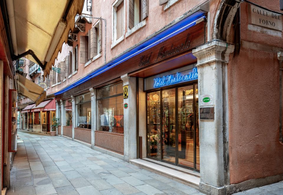 아쿠아 알타 서점