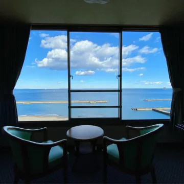 Kameya-Rakan 鄰近JR宇佐美站的酒店