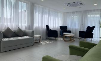4. RUMAH UN..