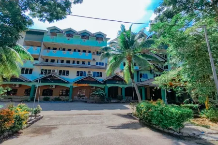 Virgo Batik Resort Teluk Batik Lumut Отели рядом с достопримечательностью «0km Lumut ( Pekan Lumut, Perak )»