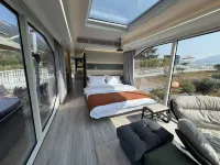 Magpie Spring Space Cabin Homestay Hotel - مسبح