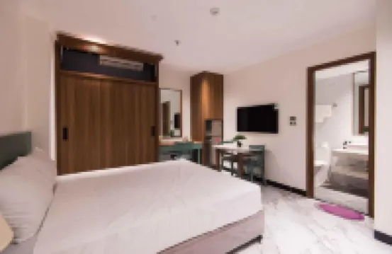 Luxe Paradise Suites Hotel Hoang Cau Hotels near Dong Da