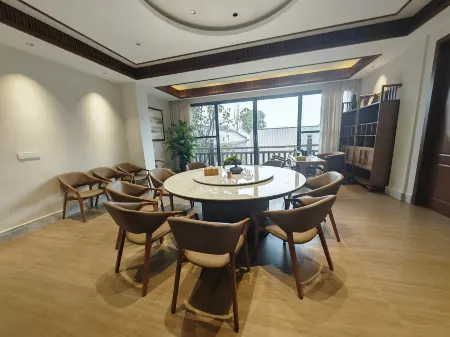 Yuelu Biyuan Homestay (Tongliang Bayue Temple) Отели рядом с достопримечательностью «Chongqing Vocational College of Art and Engineering»