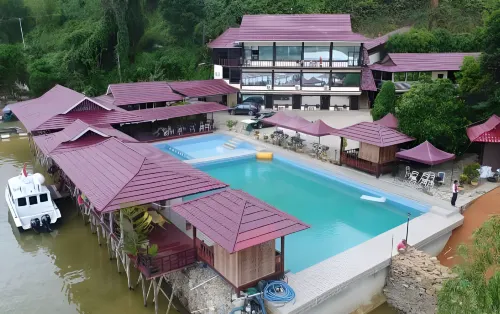 Danau Poso Resort Hotel di Pamona Utara