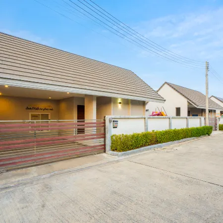M4 Billion Pool Villa Cha-am
