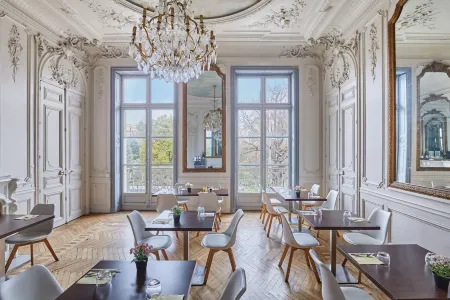 Apart'hotel Odalys City Les Occitanes Отели рядом с достопримечательностью «Antigone»