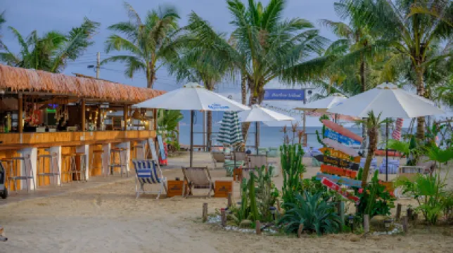 万寧Harbor民宿 新潭湾周辺のホテル