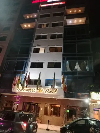 Dreamers Hotel Отели рядом с достопримечательностью «Каирский университет»