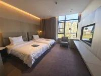 Huaxigu Hot Spring Hotel (Xinxiang Xinfeng Avenue Zhenxing Community Cultural Square)