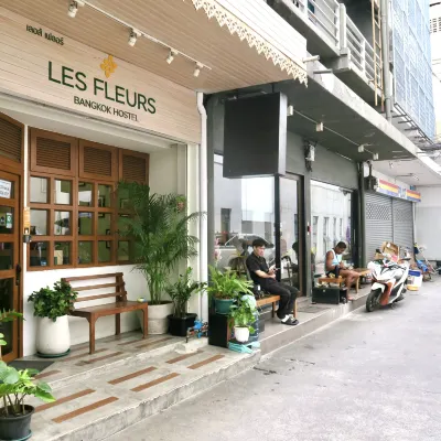 Les Fleurs Bangkok Hostel Các khách sạn gần Khu đại sứ quán