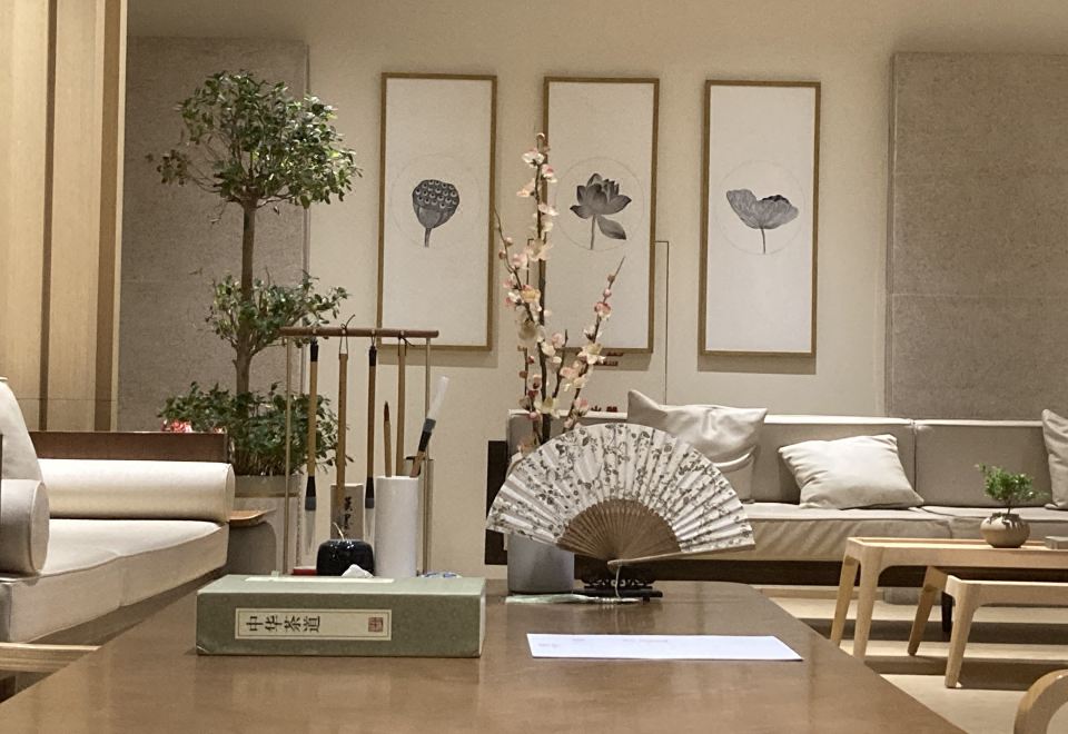 [젠궈 히든 호텔의 모던한 객실 내부]