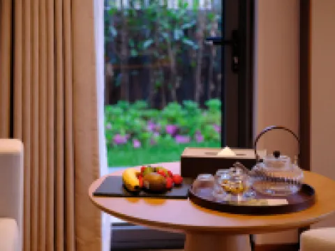 Ruolin Qiaoshangu Graden Hotel