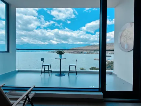 大理眉間雪客棧（理想邦洱海店）