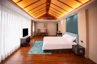 Longzhimeng Grand Hotel (Poyang Donghu Park)