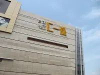 Three Cats Youth Hostel (Shenzhen Xixiang Metro Station Branch) Hotel a 
