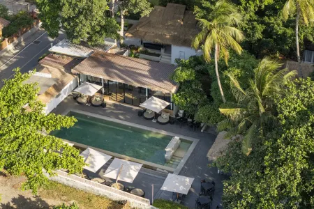 Zara Beach Resort Koh Samui Отели рядом с достопримечательностью «Wat Sila Ngu Temple»