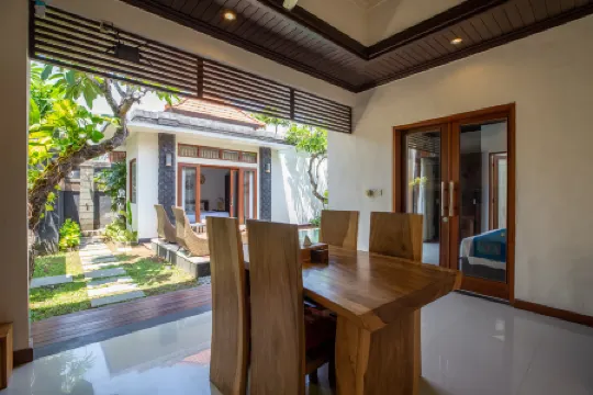 Kayu Suar Bali Luxury Villas & Spa Отели рядом с достопримечательностью «Villa Batujimbar»