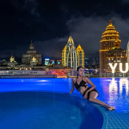 Cloud Dwelling Sky Pool Resort (Xishuangbanna West Shuangjing Xingguang Night Market Branch)