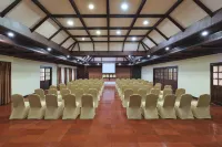 Sterling Lake Palace Alleppey