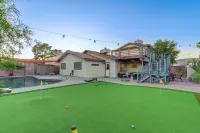 Strip-Side Villa 5Br3BA, Pool, Mini Golf, Karaoke