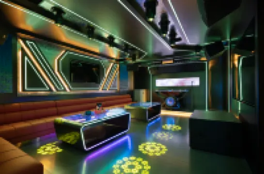 LAKESIDEBEAUTY·HOTEL