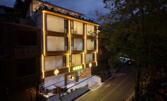 Mountain Whisper & Blooming Verse Scenic View Inn (Zhaoxing)