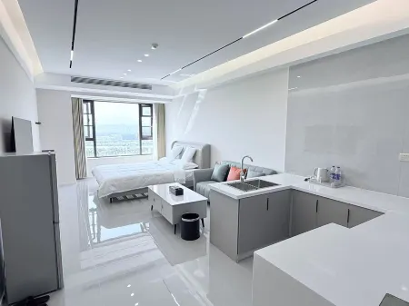 Qiqi Homestay Отели в г. Лонин