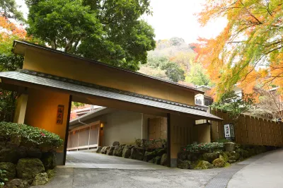 奧湯河原海石榴飯店 東京箱根間往復大學駅伝競走 往路ゴール・復路スタート碑附近的飯店