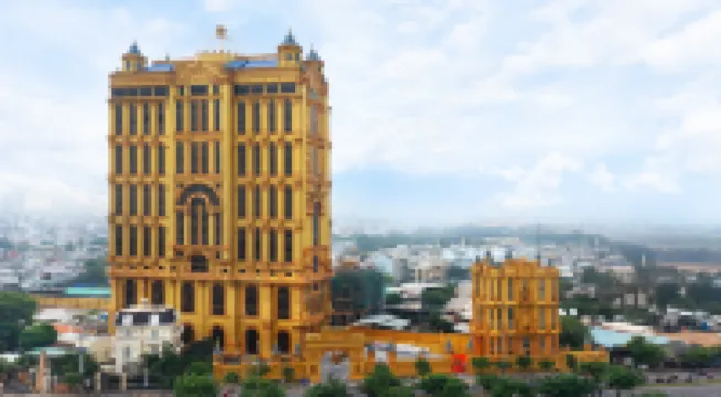 LaChateau Hotel berhampiran Chua Vinh Phuoc