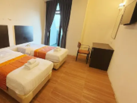 LANSE OCEAN SEAVIEW HOLIDAY HOTEL(Semporna store Chinese concierge) トゥン・サカラン海洋公園周辺のホテル