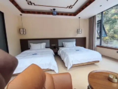 Heishui Songzan Linxi Grand Hotel Hotels in Heishui
