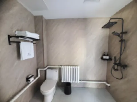 卓資山下輕居民宿