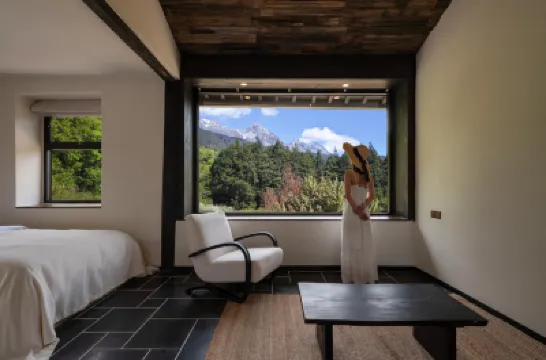 Montemar Living Homestay Hotels near Baishuihe River