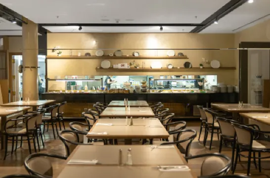 Hotel Royal Prague Отели рядом со станцией Praha Holesovice Railway Station