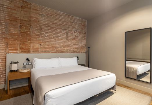 콜렉티아 스테이즈 파우 클라리스