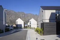Modern 3BR Home, Mountain View, Family Stay, Wi-Fi - Homestays